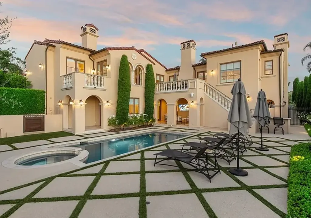 A Luxury Real Estate House